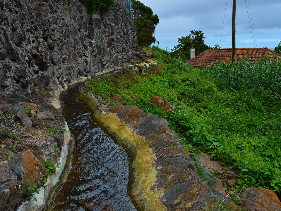 Central Caniço and the tower of the Igreja Matriz do Caniço seen from Levada da Azenha