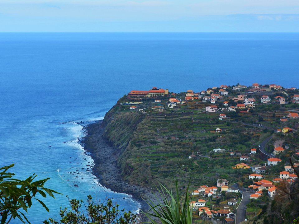 North-coast panorama from Levada da Cancela across Sítio do Pico (Terceira Lombada) toward Seixal and Porto Moniz