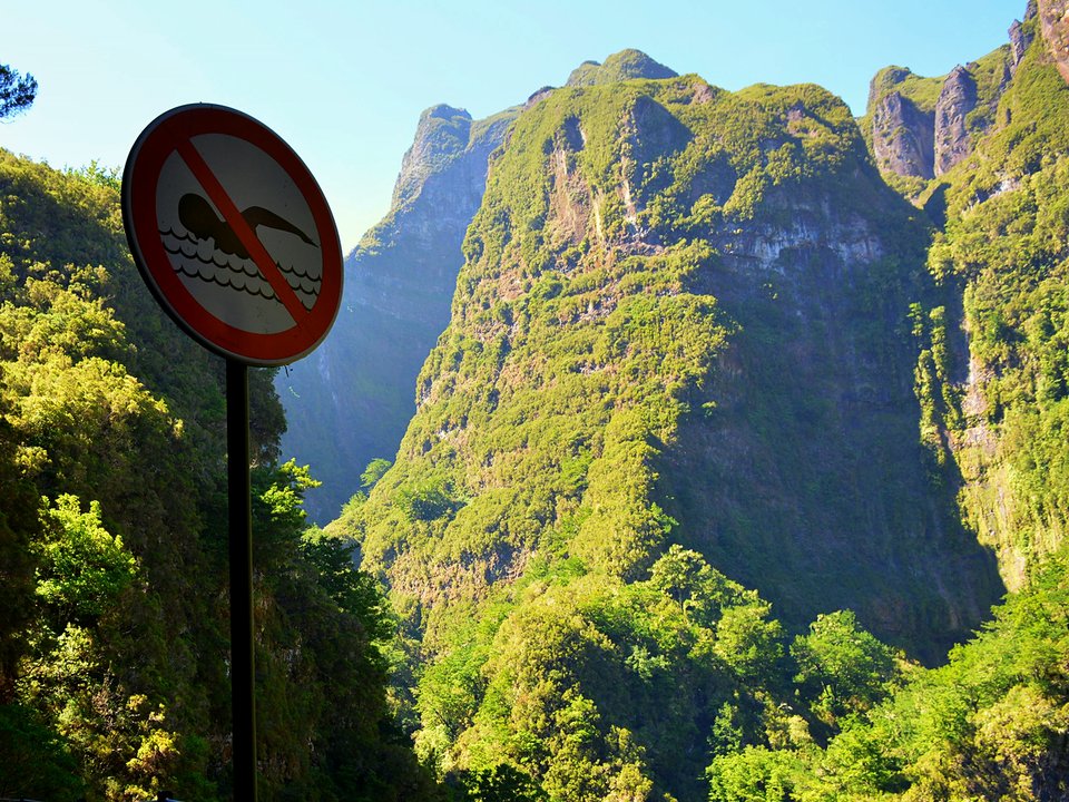 Small accumulation basin at the terminus of Levada do Caldeirão do Inferno (1030 m), looking back toward the intake gorge