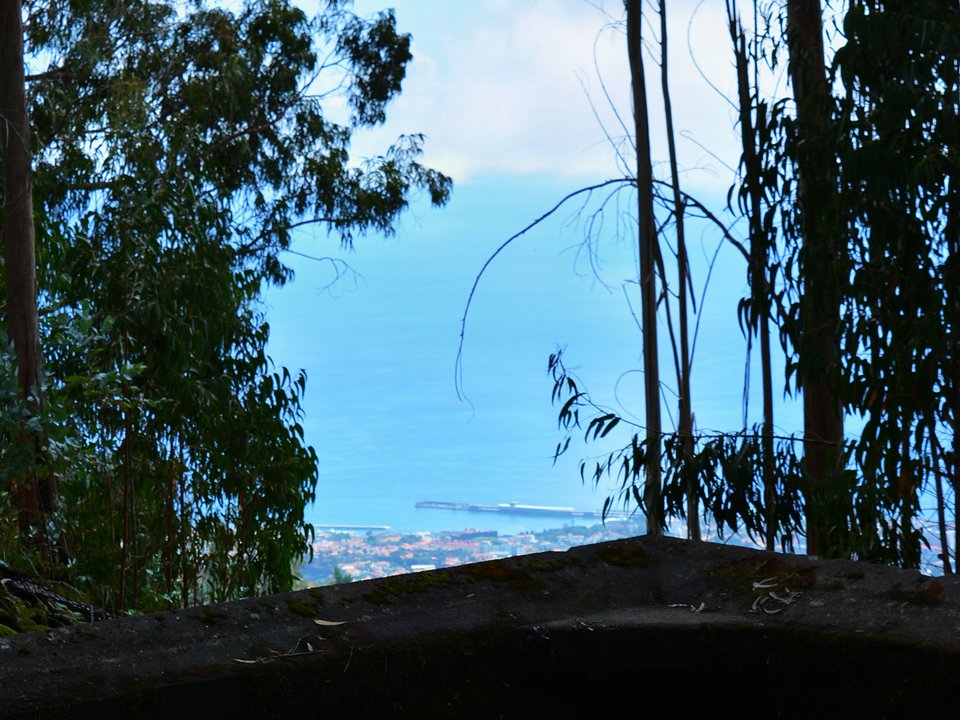 Upper right-bank ledge of Levada do Lombo de Dona Isabel above Ribeira da Lapa, with exposed rock-cut passages
