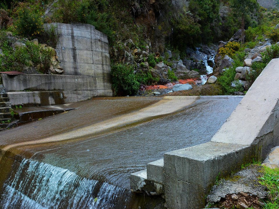Ribeira de Vasco Gil at the terminus of Levada do Pico do Curral and its junction with Levada do Pico do Cardo (830 m)