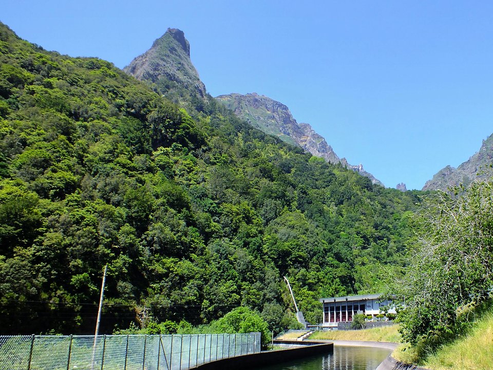 Open concrete conduit along the northern reach (Lanço Norte) of Levada dos Tornos