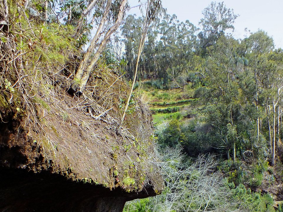Historic stone bridge on the old road between Tornos and Corujeira in the parish of Monte