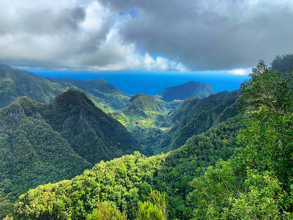 Central mountain massif peaks (Pico Ruivo and Areeiro) framed from Miradouro dos Balcões