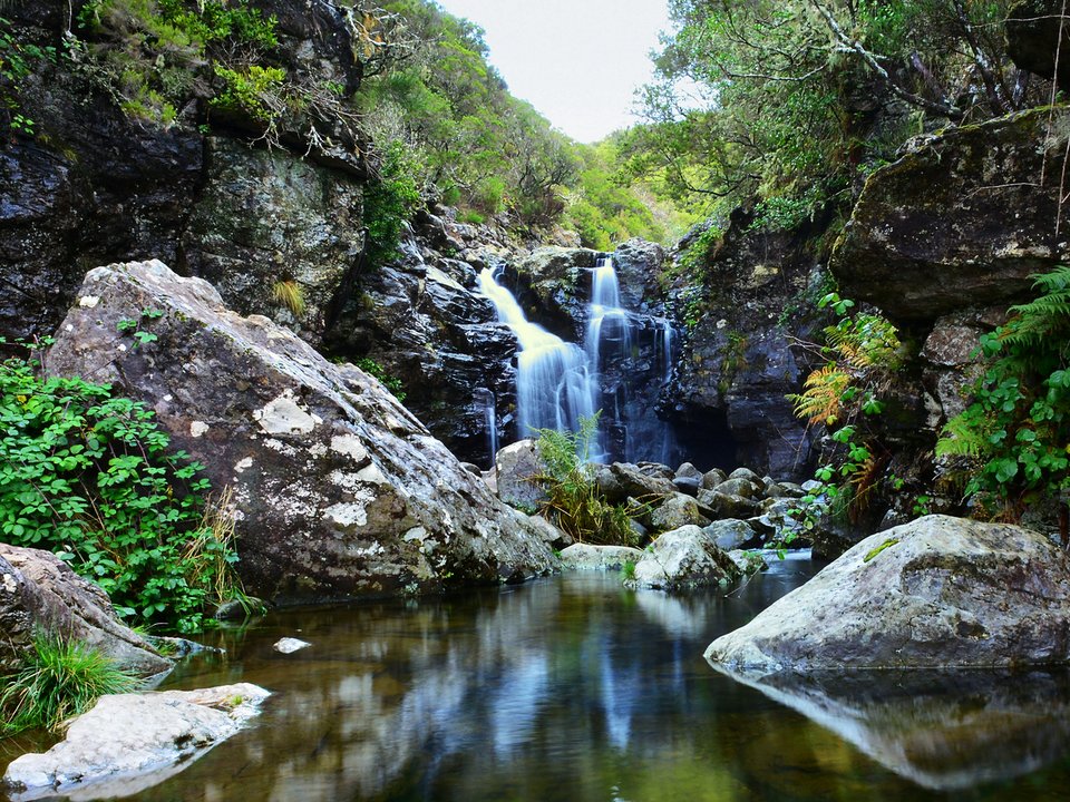 Clear stream pool and boulder-strewn approach to the Ribeira do Lajeado waterfall on PR 6.2