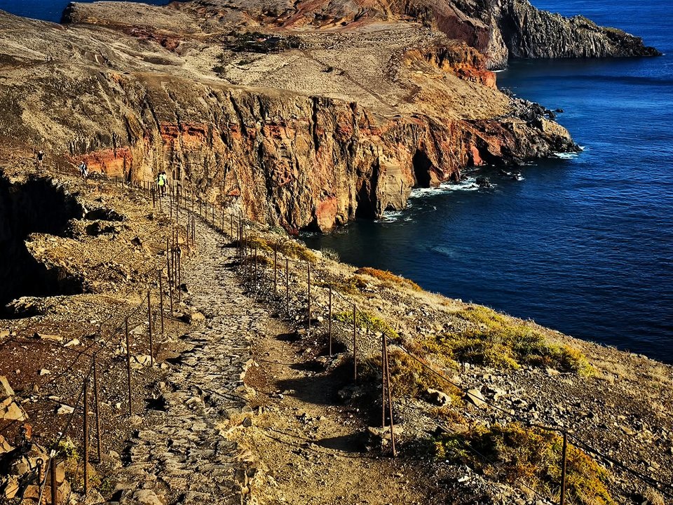 Sweeping ocean panorama and crashing waves at the eastern tip of Madeira on PR 8
